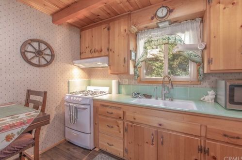 355 Cinderella Dr, Big Bear City CA  92314-9798 exterior