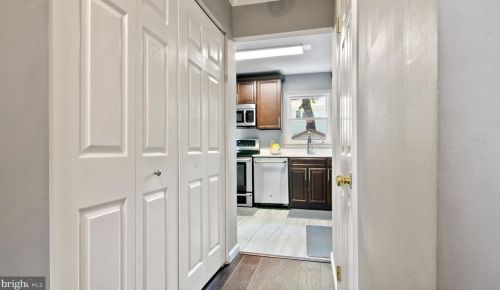 12300 Woodlawn Ct, Woodbridge VA  22192-1921 exterior