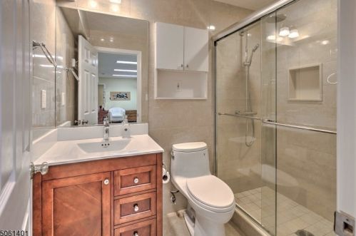 16 Steeple Chase Ct, Bedminster NJ  07921-1638 exterior