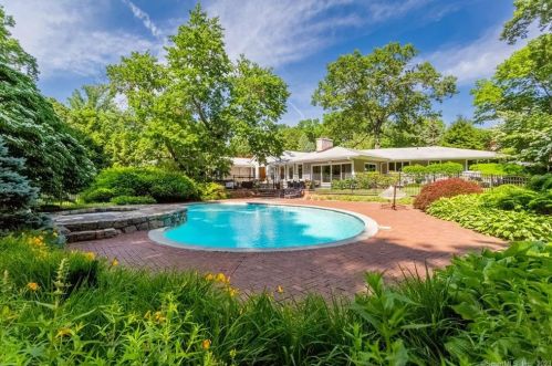 32 Greenbrier Ln, Stamford, CT 06903-5028