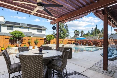 1900 Foxtail Ct, Turlock CA  95382-2890 exterior