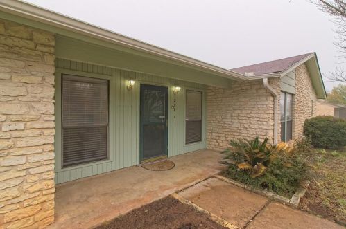 208 Sunshine Dr, Georgetown TX  78628-7635 exterior