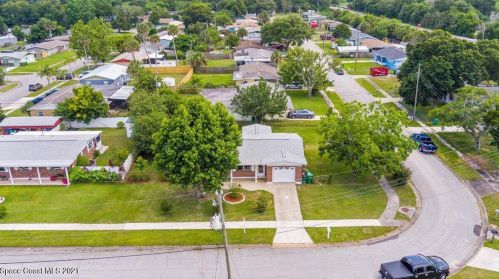 2558 Stratford Dr, Cocoa FL  32926-4319 exterior