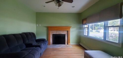 885 Hawkins Blvd, Copiague, NY 11726-4009