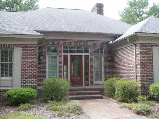 695 Lake Dornoch Dr, Pinehurst, NC 28374-7135