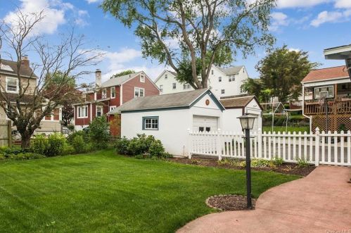 233 Chatterton Pkwy, White Plains NY  10606-2235 exterior