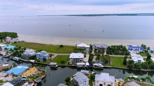 2159 Macadamia Ln, Saint James City FL  33956-2034 exterior