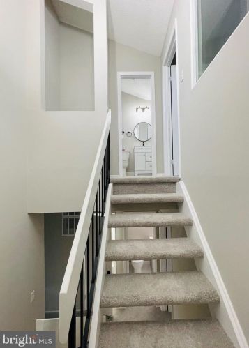 2120 Cartwright Pl, Herndon VA  20191-1903 exterior