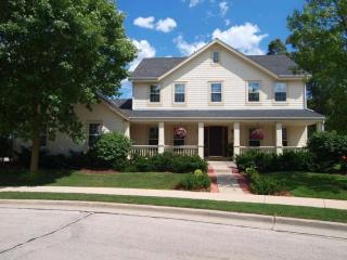 3818 Centennial Cir, Milwaukee, WI 53221-5746
