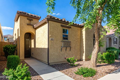 9022 Nicolet Ave, Glendale, AZ 85305-1618