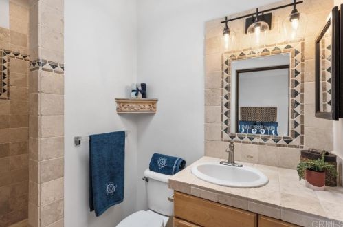 1570 Caudor St, Encinitas CA  92024-1216 exterior