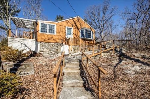 19 Pleasant Rdg, Tompkins Corners, NY 10579-3316