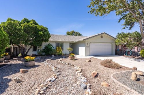 1127 Rachel Ln, Lake Nacimiento, CA 93446-3238