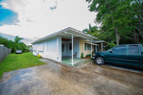 4723 Cole St, West Palm Beach, FL 33417-5921