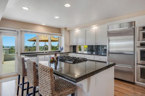 3637 Dove Holw Rd, Encinitas CA 92024-7248 exterior