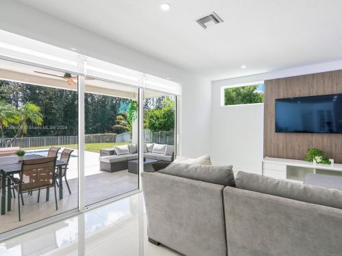 3761 144th Ave, Hollywood FL  33027-3785 exterior