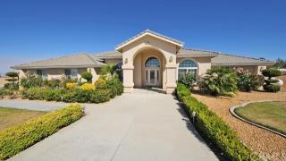 9521 Arrowhead Ct, Phelan, CA 92371-4802