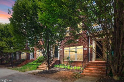 7188 Little Thames Dr, Gainesville, VA 20155-4019