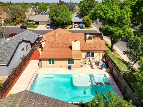 2001 Majestic Oak Ct, Modesto CA  95355-9411 exterior