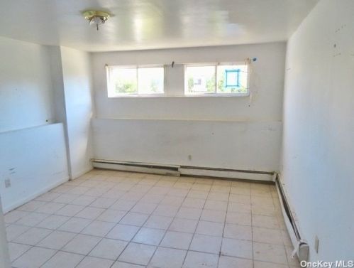 233 Rushmore St, Westbury NY  11590-3822 exterior