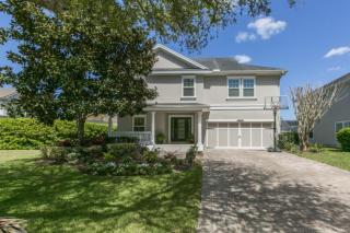 8128 Mount Ranier Dr, Jacksonville, FL 32256-2904