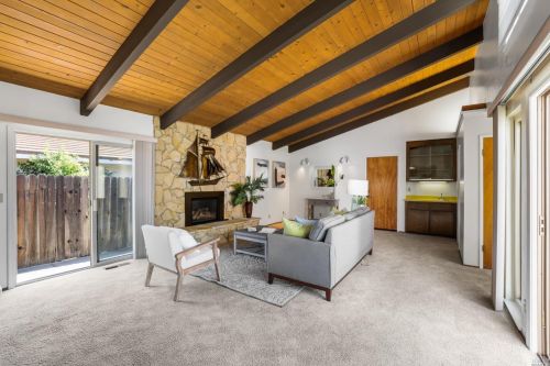 530 Buck Ave, Vacaville, CA 95688-3618