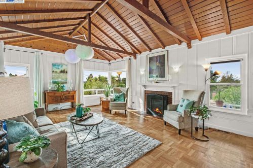 1320 Sandelin Ct, San Leandro CA  94577-3950 exterior