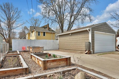 2437 30th Ave, Minneapolis MN  55406-1445 exterior