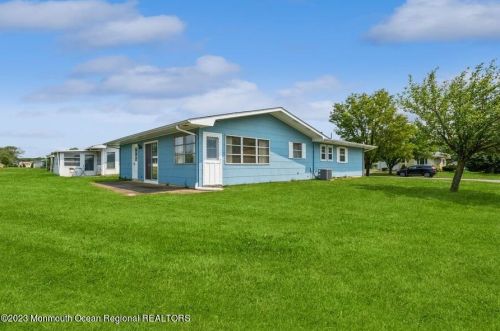 129 Whittier Rd, Bricktown NJ  08724-2404 exterior