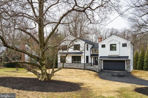 208 Comrie Dr, Ithan, PA 19085-1403