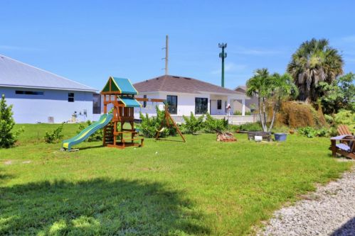 469 Hartley St, Marco Island FL  34145-2747 exterior