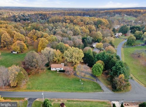 16309 Poplar Hill Rd, Haymarket VA  20169-2101 exterior