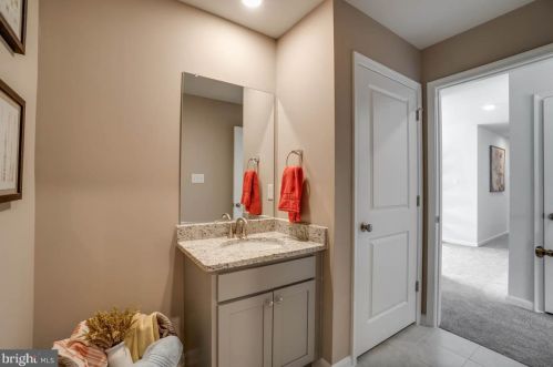 161 Winifred Dr, Hanover PA  17331 exterior