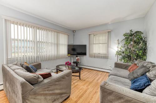 569 Beech St, Babylon NY  11703-1731 exterior