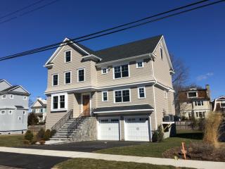 121 Fox St, Fairfield, CT 06824-6739