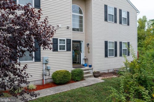 56 Green View Dr, Pottstown PA  19464-7501 exterior
