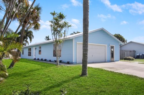 1052 27th St, Palm City, FL 34990-2906