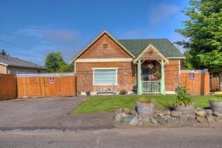 8232 D St, Tacoma, WA 98404-1042