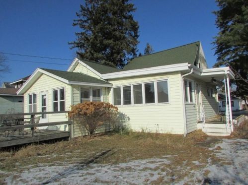 101 Hazel St, Spooner, WI 54801-1114