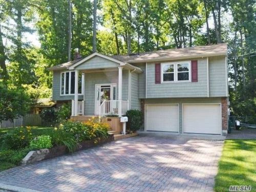 3308 Seneca Pl, North Wantagh, NY 11793-3314
