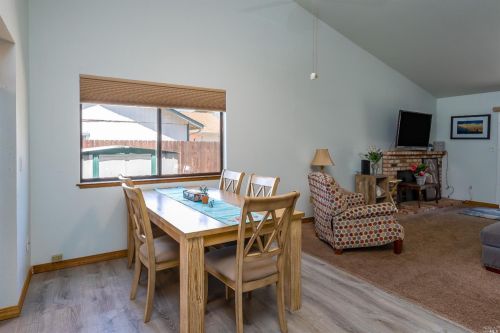 361 Sherry Dr, Ukiah CA  95482-3388 exterior