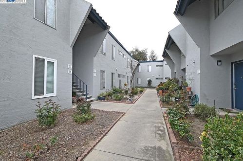 1009 Murrieta Blvd, Livermore, CA 94550-4153
