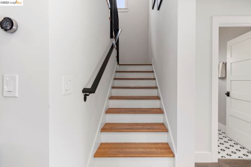 1077 57th St, Oakland CA  94608-2744 exterior