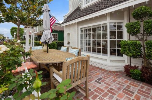 223 Diamond Ave, Newport Beach, CA 92662-1115