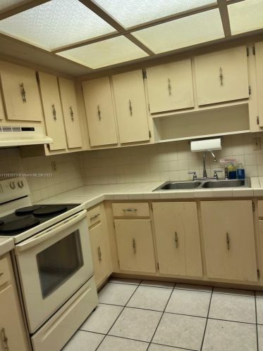 1855 73rd Pl, Hialeah FL  33014-3729 exterior