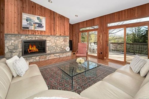 3 Banks Hill Rd, Pleasantville NY  10570-2453 exterior