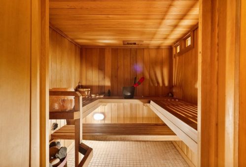 1003 Sylvan Ave, Milwaukee WI 53217-5355 exterior