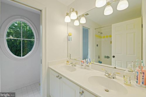 610 Poplar Dr, Falls Church VA  22046-2838 exterior