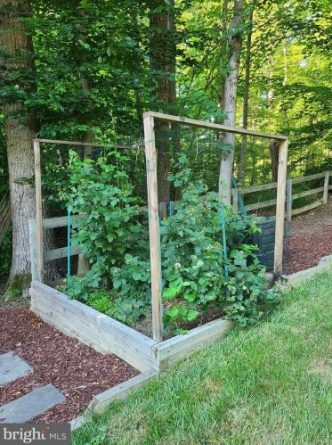 8819 Clinton Dr, Nokesville VA  20181-3205 exterior