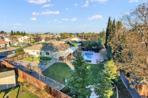131 Feather Riv Cir, Vacaville CA 95688-8749 exterior